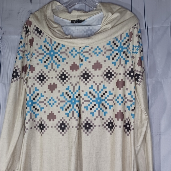 Relevate Designs long sleeve cowl neck top NWT - Picture 4 of 12